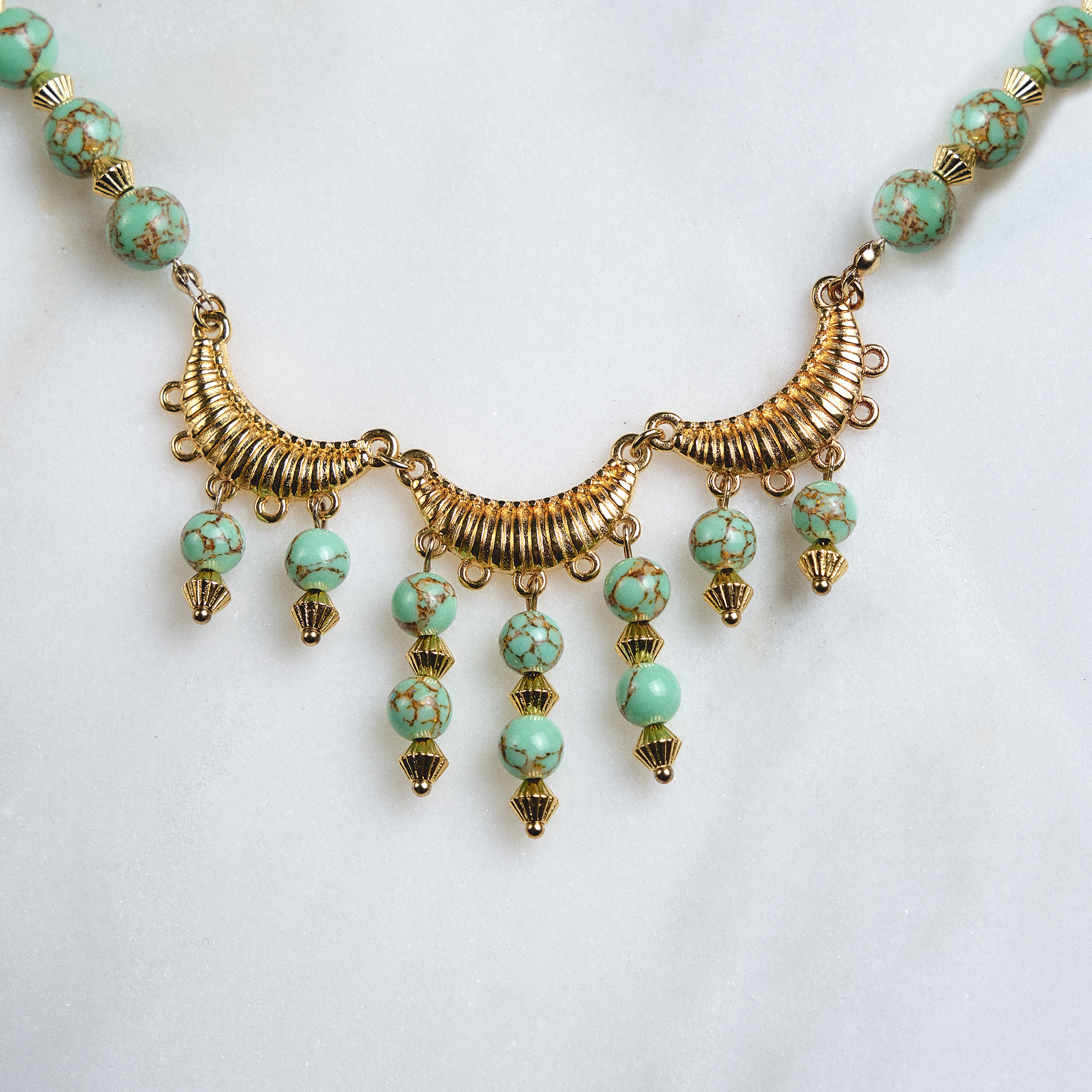 Necklace with Howlite